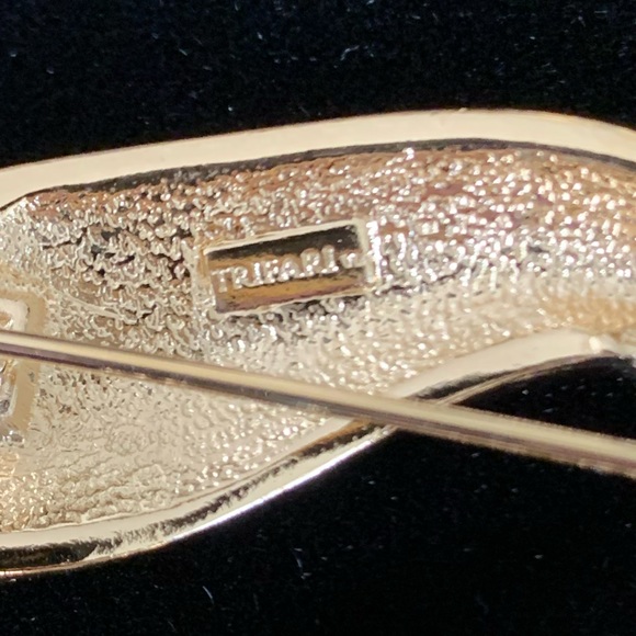 VINTAGE Crown Trifari Brooch - Picture 7 of 12